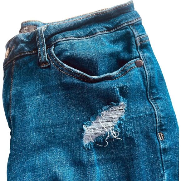 Judy Blue Capri Fit Distressed Ankle Skinny Jeans - Picture 5 of 16